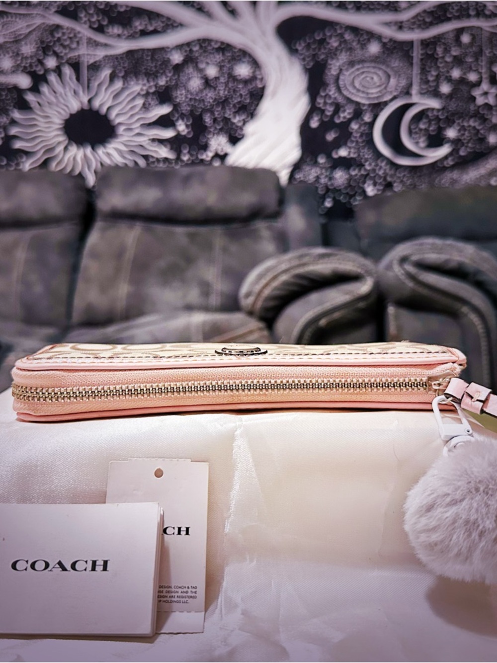 Vintage COACH Khaki Signature Canvas Zip Wallet with Pale Pink Trim - Picture 16 of 17